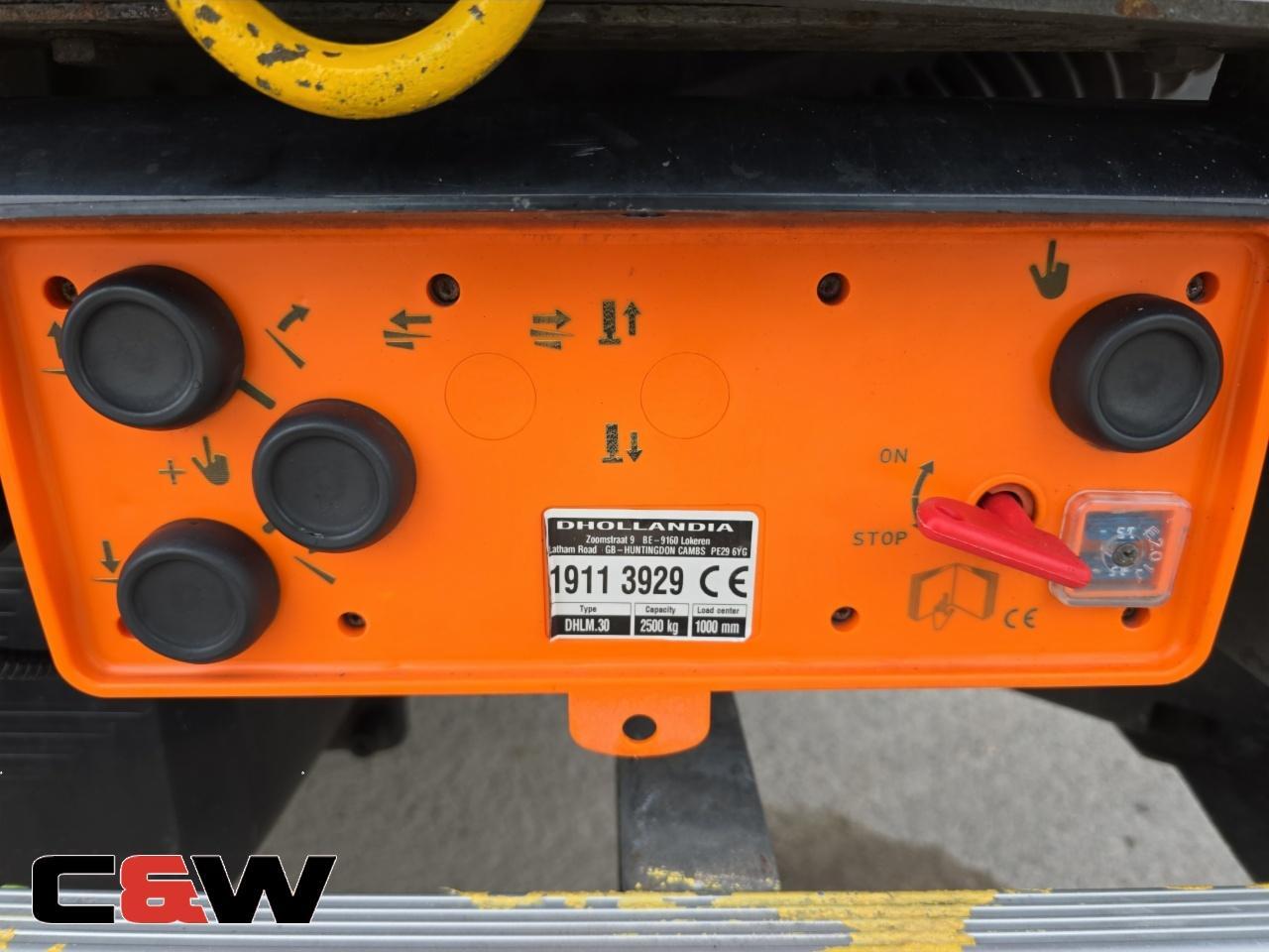 Vehicle image 15